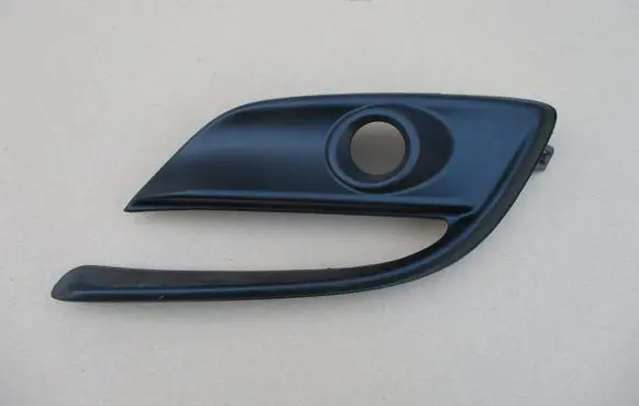 Mazda 3 III Front bumper lower grill BAJC50C11