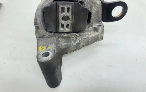 Volvo V70 Engine mount bracket 326C88
