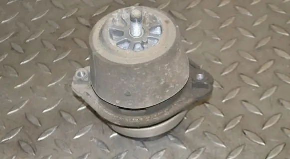 Porsche Cayenne (9PA) Engine mount bracket 94837504901