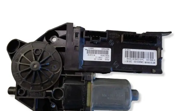 Renault Scenic III - Grand scenic III Front door window regulator motor 807311050R 915952200 969202200