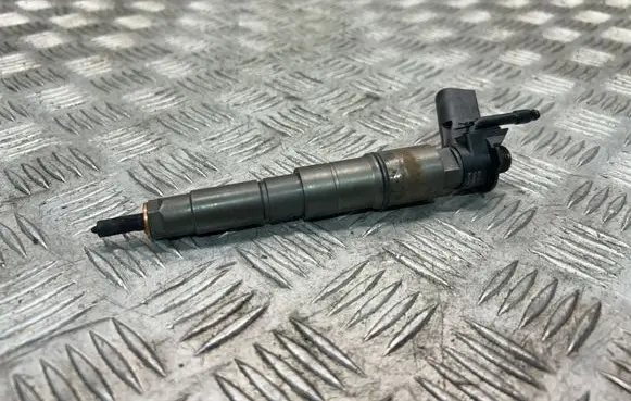 BMW 5 E60 E61 Fuel injector 7796042 0445115050