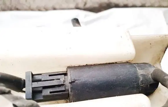 Toyota Avensis T250 Windscreen/windshield washer pump