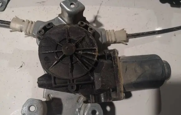 Nissan Pathfinder R51 Rear door window regulator motor 400927d