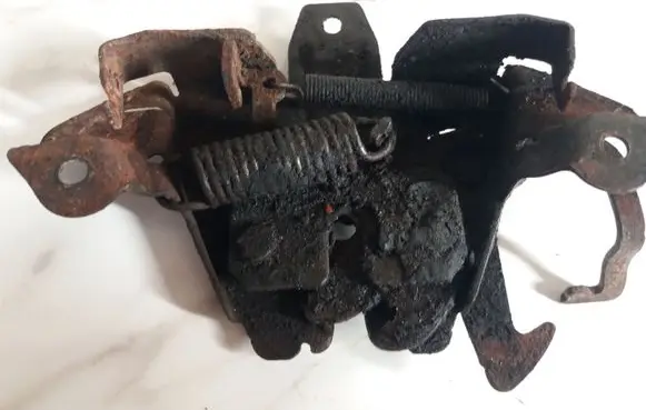 Mitsubishi Pajero Sport I Engine bonnet/hood lock/catch