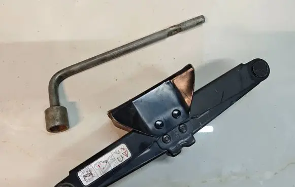 Mitsubishi Grandis Lift Jack 1707