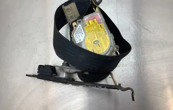 Toyota Corolla Verso AR10 Front seatbelt 0433085
