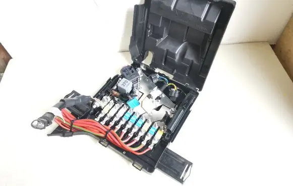 Porsche Panamera (970) Fuse module 97061030500 97061030100 4F0915519