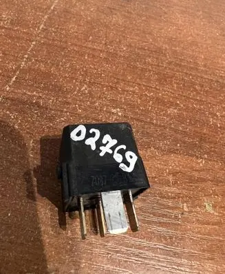 Mercedes-Benz A W169 Other relay A0025421319 D2769