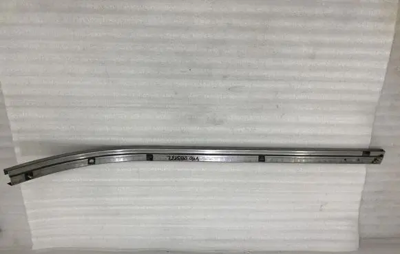 Mercedes-Benz Vito Viano W639 Sliding door lower roller guide/hinge 