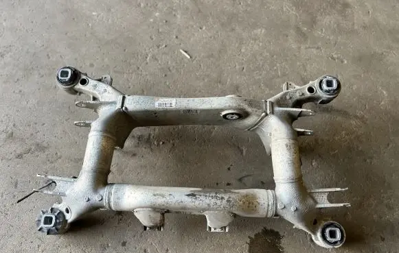 BMW 5 E60 E61 Rear axle beam 6770828