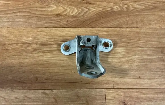 Hyundai i30 Front door upper hinge 
