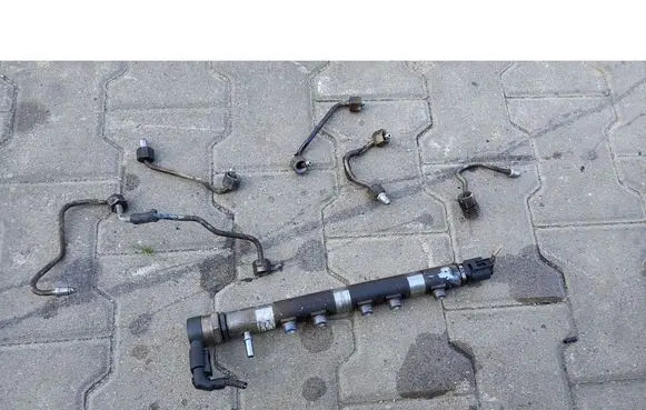 BMW 7 F01 F02 F03 F04 Fuel injector supply line/pipe 