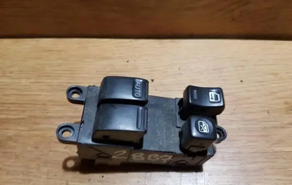 Nissan Almera N16 Electric window control switch