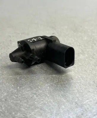 Audi A4 S4 B7 8E 8H Turbo solenoid valve 1j0906263c