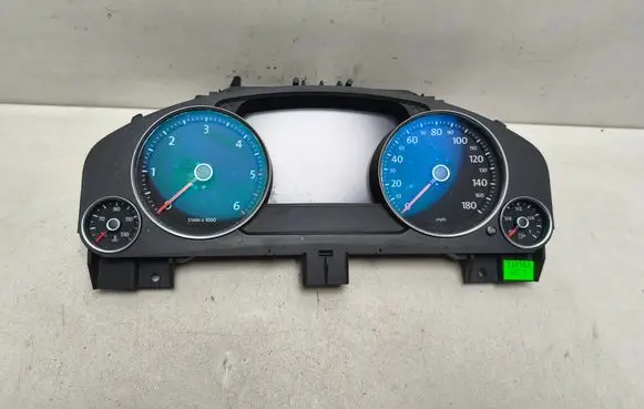 Volkswagen Touareg II Speedometer (instrument cluster) 7P6920981M