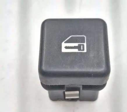 BMW 5 E39 Central locking switch button 8360828 61318360828