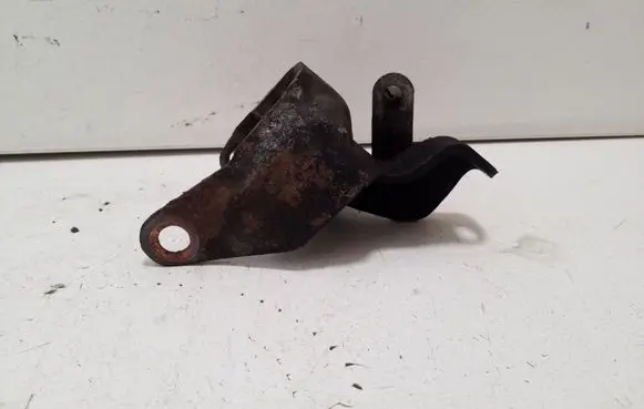 Engine mounting bracket