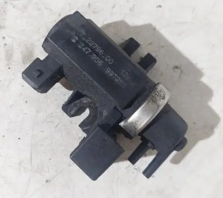 BMW 5 E39 Turbo solenoid valve 72279600