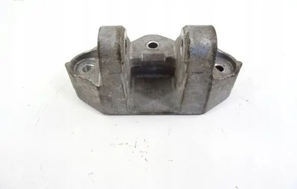Nissan Qashqai Engine mount bracket