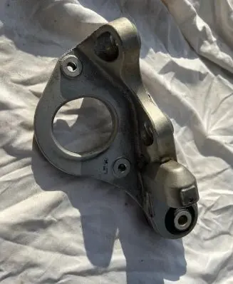 Volvo S60 Engine mounting bracket 32222463 B03EA