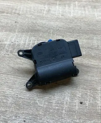 Seat Leon (1P) Air flap motor/actuator 8E1820511F 0132801322