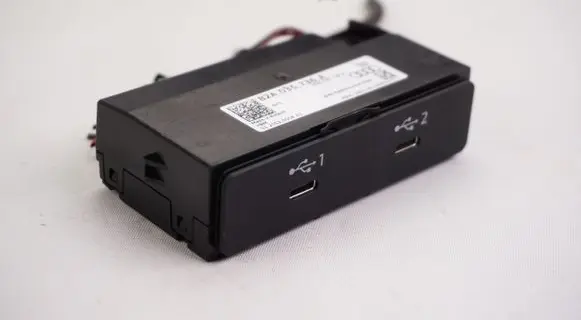 Audi A3 8Y USB socket connector 82A035736A