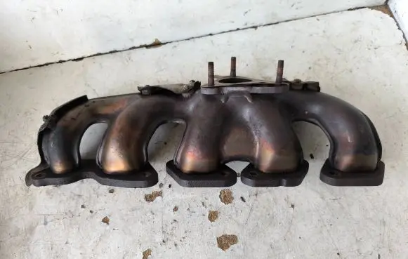 Opel Vivaro Exhaust manifold
