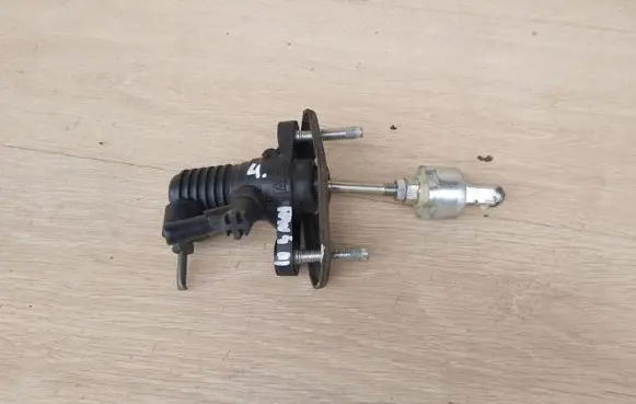 Toyota RAV 4 (XA30) Clutch master cylinder 