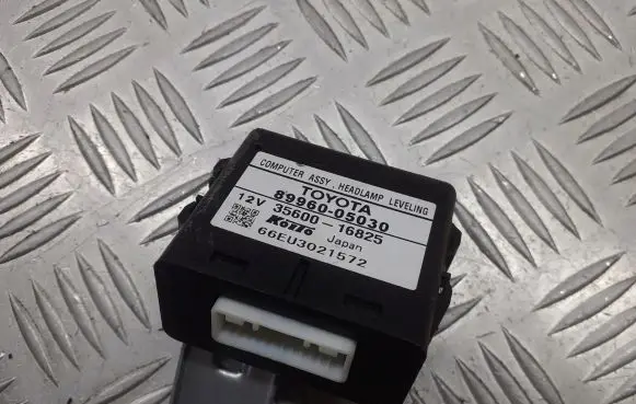 Toyota Avensis T250 Light module LCM 89960-05030
