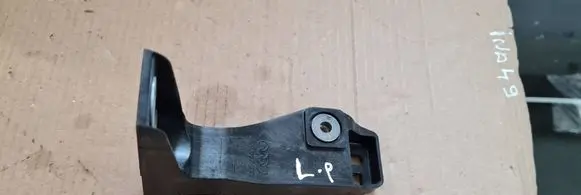 Audi Q7 4M Front bumper mounting bracket 4M0807333