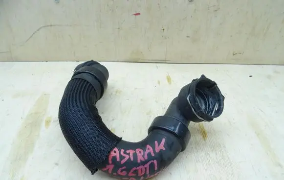 Engine coolant pipe/hose
