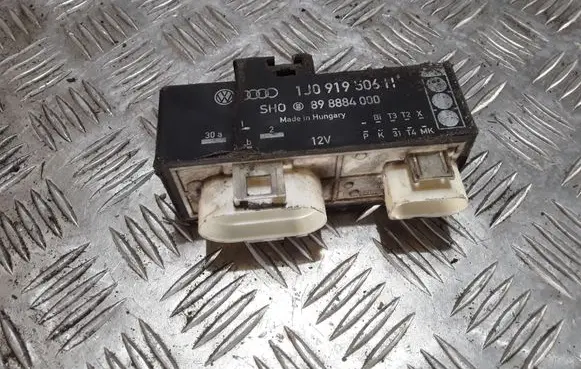 Coolant fan relay