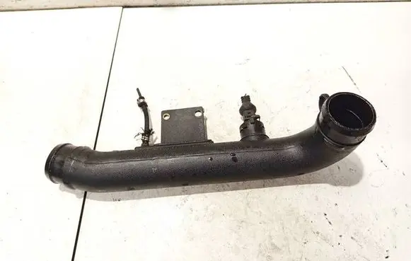 Volkswagen PASSAT B5 Intercooler hose/pipe 8D0145840A
