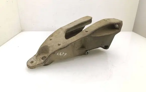 Volkswagen Transporter - Caravelle T5 Engine mounting bracket 7E0199370