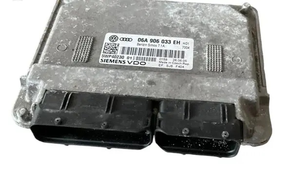 Audi A3 S3 A3 Sportback 8P Engine control unit/module 06A906033EH 5WP40230