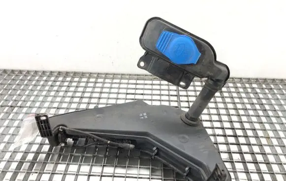 Windshield washer fluid reservoir/tank