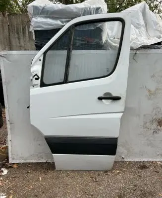 Mercedes-Benz Sprinter W906 Front door E143R001025 F4232