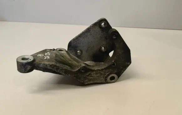 Chevrolet Camaro Engine mounting bracket 92230320
