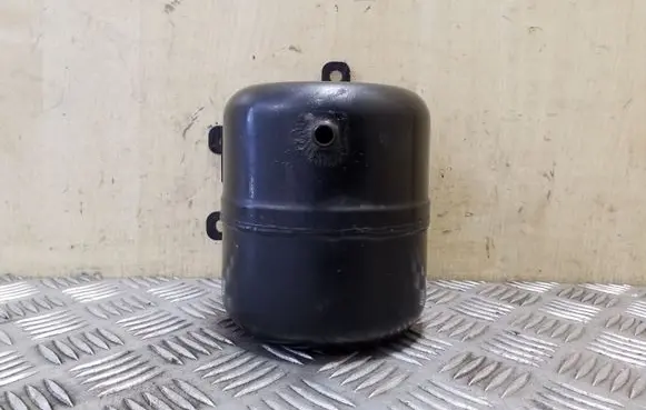 Vacuum air tank