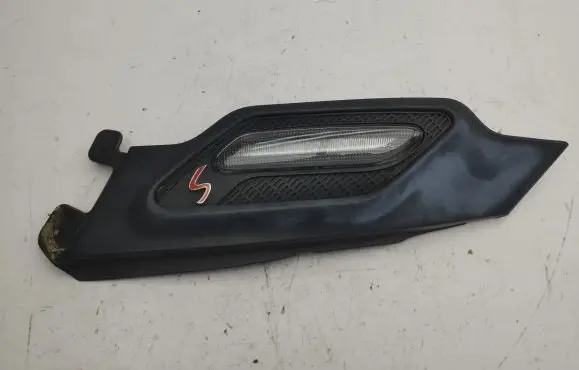 Mini Cooper Countryman R60 Front fender indicator light 616979