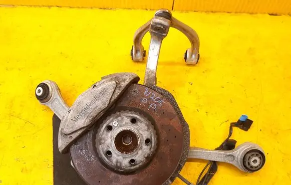 Mercedes-Benz C W205 Front wheel hub spindle knuckle