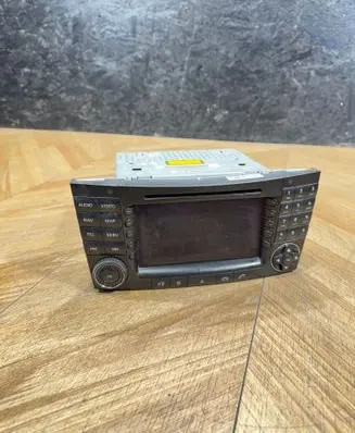 Mercedes-Benz E W211 Radio/CD/DVD/GPS head unit A2118202197 51112708