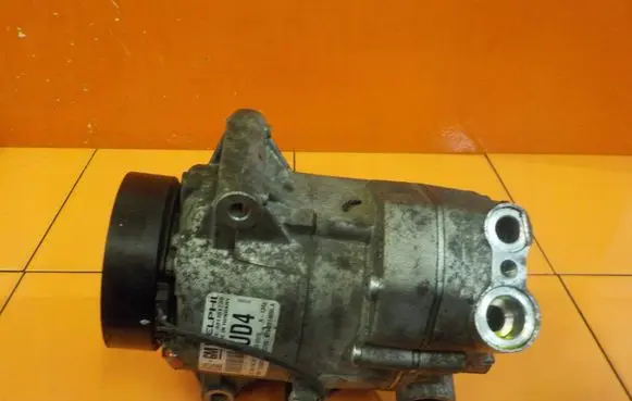Opel Insignia A Air conditioning (A/C) compressor (pump) 13335252