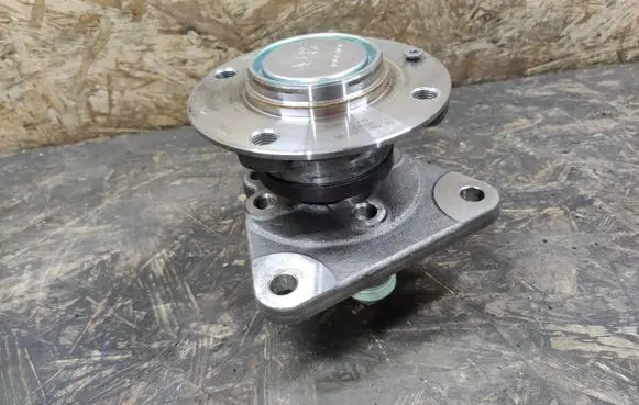 Opel Mokka B Rear wheel hub 9822539980