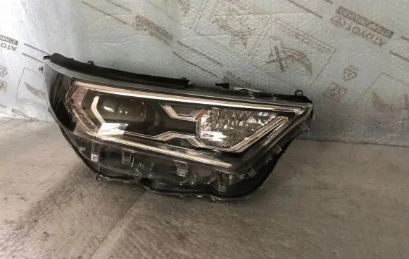 Toyota RAV 4 (XA50) Headlight/headlamp