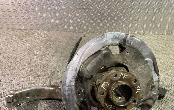 BMW X6 F16 Front wheel hub