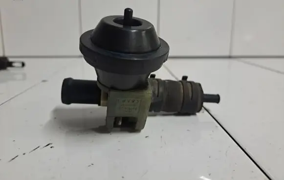 Volkswagen PASSAT B5.5 Coolant heater control valve 4A0819809