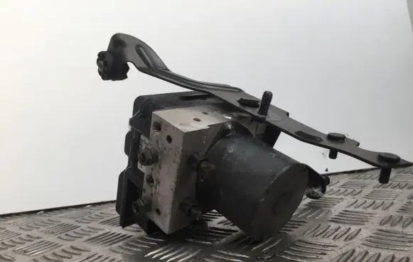 BMW 5 E60 E61 ABS Pump 6758743 0205234029