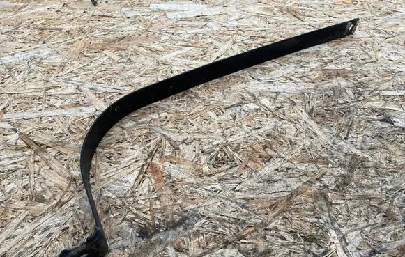 Volkswagen PASSAT B5 Fuel tank mounting bracket 