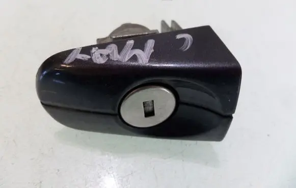 Ford Focus C-MAX Front door lock (next to the handle) 3M5AR21990A